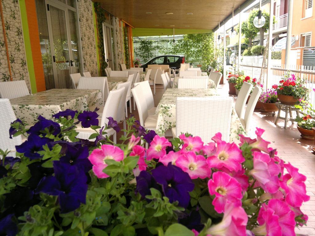 Hotel Simon Rimini Zewnętrze zdjęcie